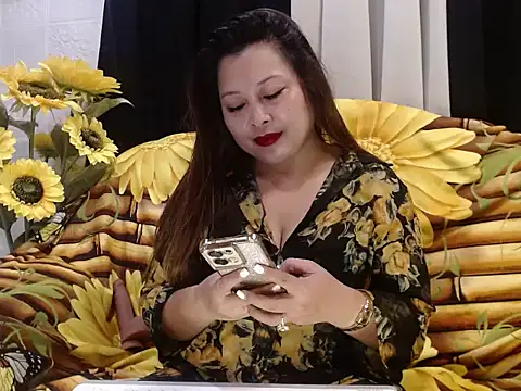 Snapshot of UrSweetClassyPinay chatting on May 18, 2026, 8:03 pm UrSweetClassyPinay online show from May 18, 2026, 8:03 pm