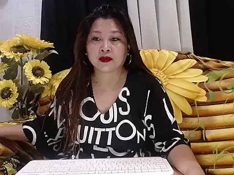 Snapshot of UrSweetClassyPinay chatting on June 6, 2026, 6:23 pm UrSweetClassyPinay online show from June 6, 2026, 6:23 pm