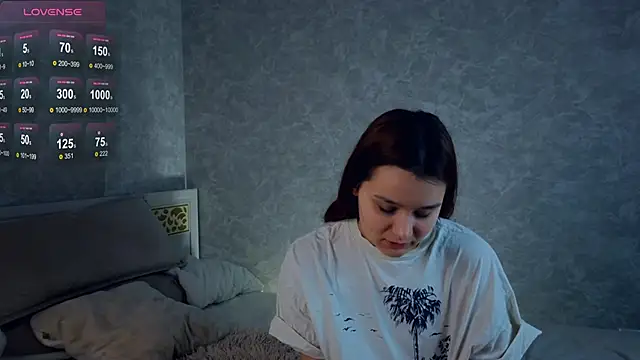 Snapshot of VeronaBlink chatting on March 13, 2025, 3:17 pm VeronaBlink online show from March 13, 2025, 3:17 pm