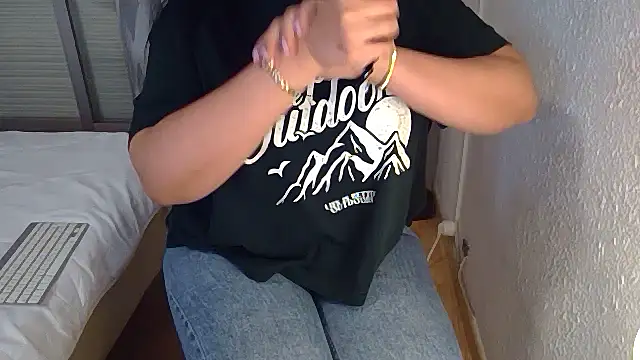 Snapshot of Halima_misshotpussy13 chatting on March 3, 2026, 2:28 am Halima misshotpussy13 online show from March 3, 2026, 2:28 am