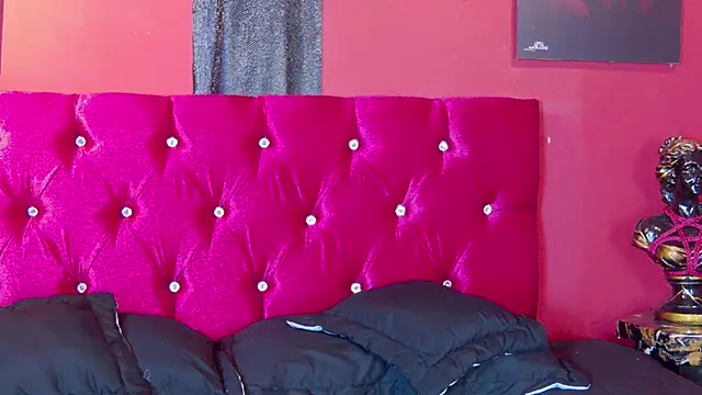 Arii moon online show from September 27, 2025, 7:52 pm