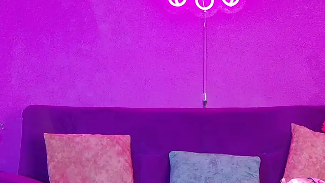 Arii moon online show from October 3, 2025, 7:44 pm