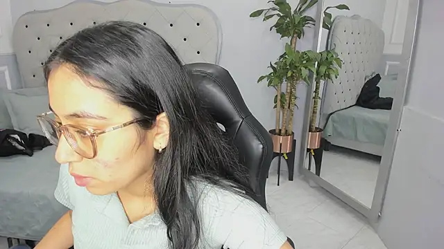 lucelly 15 online show from February 22, 2026, 11:53 am