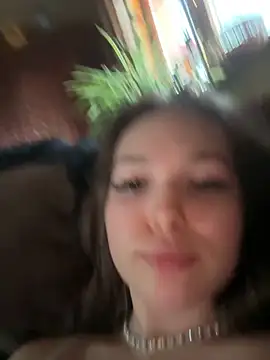 -Amora online show from November 11, 2025, 12:16 pm