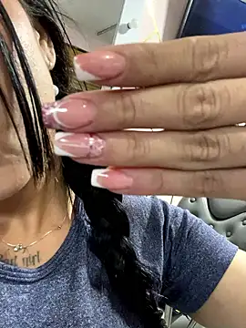 Snapshot of Naatalia chatting on February 19, 2025, 11:36 pm Naatalia online show from February 19, 2025, 11:36 pm