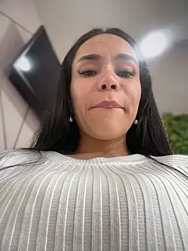 Naatalia online show from December 4, 2025, 7:44 pm