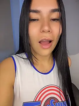 Naatalia online show from April 16, 2026, 9:39 pm