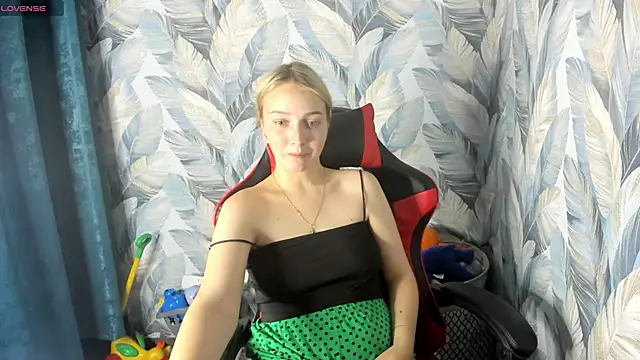 Snapshot of stella_leex chatting on November 4, 2025, 5:12 pm stella leex online show from November 4, 2025, 5:12 pm