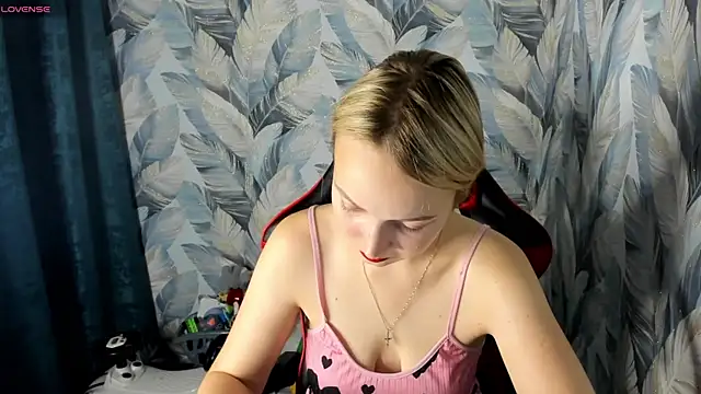 Snapshot of stella_leex chatting on November 6, 2025, 5:58 pm stella leex online show from November 6, 2025, 5:58 pm