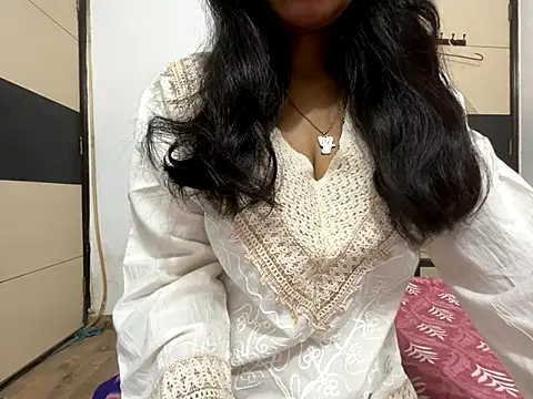 Snapshot of aliya_bhatt chatting on October 22, 2025, 4:07 pm aliya bhatt online show from October 22, 2025, 4:07 pm