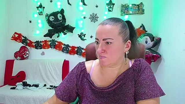 DianaMGG online show from November 2, 2025, 6:21 pm