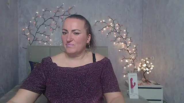 DianaMGG online show from April 15, 2026, 5:58 am