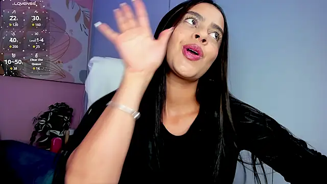 Bella walker  online show from October 5, 2025, 8:18 pm