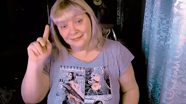 FlowerButterf online show from March 9, 2026, 1:09 am