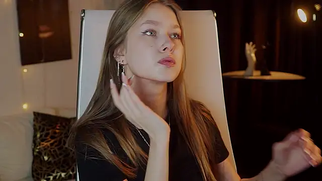 EveMundie online show from March 21, 2026, 12:54 pm