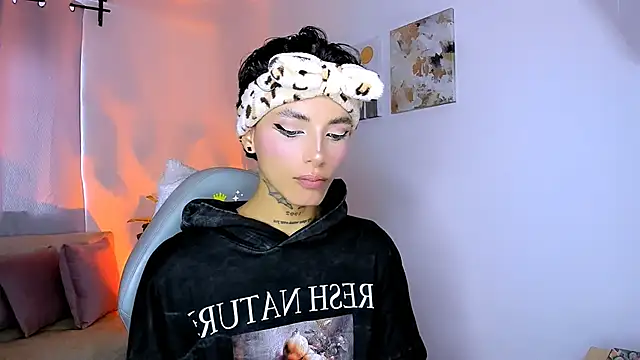 nilam valker online show from April 17, 2026, 5:49 pm