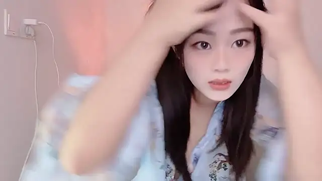 yueyue2003 online show from February 27, 2025, 2:43 pm