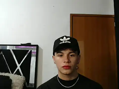 Snapshot of Smith_boy_25 chatting on March 13, 2025, 9:59 pm Smith boy 25 online show from March 13, 2025, 9:59 pm
