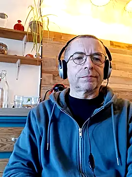 Snapshot of Xavspank2 chatting on January 7, 2026, 10:29 am Xavspank2 online show from January 7, 2026, 10:29 am