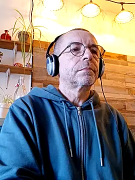 Snapshot of Xavspank2 chatting on February 3, 2026, 10:42 am Xavspank2 online show from February 3, 2026, 10:42 am