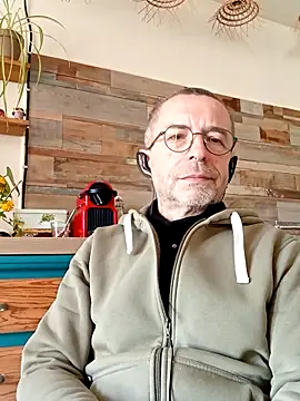 Snapshot of Xavspank2 chatting on March 31, 2026, 9:21 am Xavspank2 online show from March 31, 2026, 9:21 am