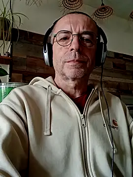 Snapshot of Xavspank2 chatting on April 13, 2026, 9:37 am Xavspank2 online show from April 13, 2026, 9:37 am