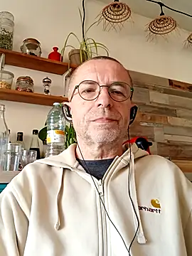 Snapshot of Xavspank2 chatting on April 14, 2026, 9:15 am Xavspank2 online show from April 14, 2026, 9:15 am