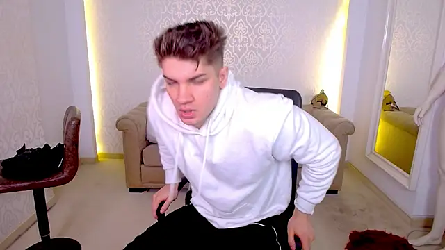 MaxKaiden online show from April 11, 2026, 4:39 am