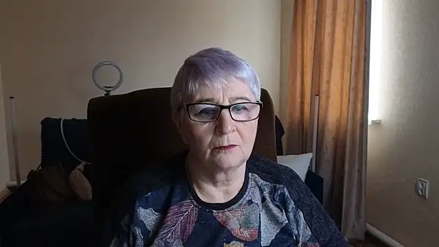 Sandra Snowflake online show from April 13, 2026, 4:18 am