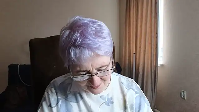 Sandra Snowflake online show from April 14, 2026, 3:56 am