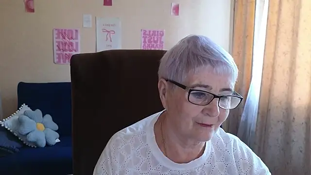 Snapshot of Sandra_Snowflake chatting on May 21, 2026, 4:19 am Sandra Snowflake online show from May 21, 2026, 4:19 am