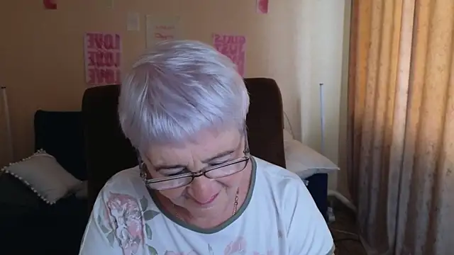 Snapshot of Sandra_Snowflake chatting on May 26, 2026, 5:03 am Sandra Snowflake online show from May 26, 2026, 5:03 am