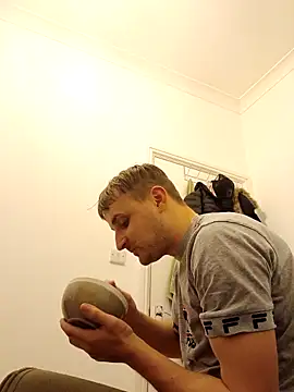 Snapshot of Eusuntnoulgigolo chatting on February 10, 2026, 8:24 pm Eusuntnoulgigolo online show from February 10, 2026, 8:24 pm