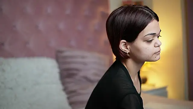 MaiaMini online show from November 14, 2025, 10:51 pm