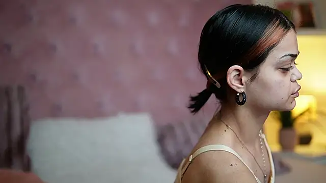 MaiaMini online show from February 15, 2026, 7:54 pm