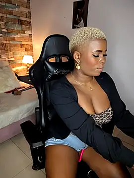 Snapshot of DashaSousaa chatting on April 15, 2026, 12:45 pm DashaSousaa online show from April 15, 2026, 12:45 pm