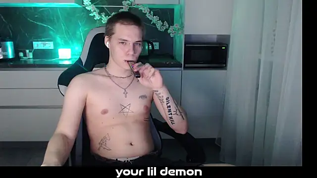 Snapshot of yourlildemon chatting on February 28, 2026, 7:04 pm yourlildemon online show from February 28, 2026, 7:04 pm
