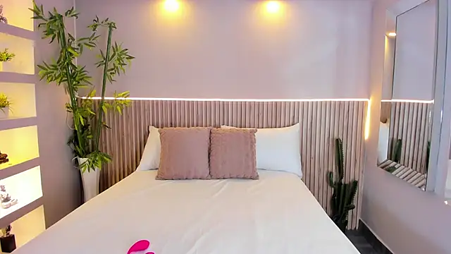 Snapshot of GeorginaReyes chatting on October 6, 2025, 10:51 pm GeorginaReyes online show from October 6, 2025, 10:51 pm