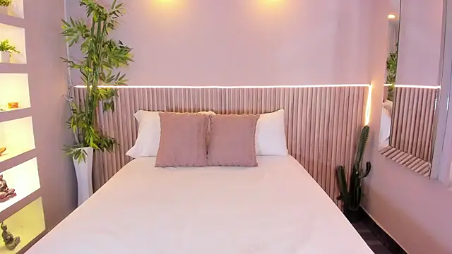 GeorginaReyes online show from March 19, 2026, 10:47 pm