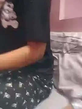 Snapshot of Dolly_b chatting on February 19, 2025, 2:44 pm Dolly b online show from February 19, 2025, 2:44 pm