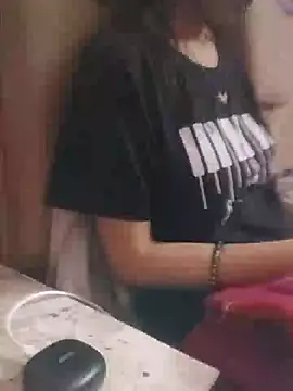 Snapshot of Dolly_b chatting on February 19, 2025, 9:58 pm Dolly b online show from February 19, 2025, 9:58 pm