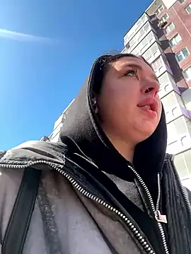 AlishaPrettyBlade online show from April 1, 2026, 5:52 am