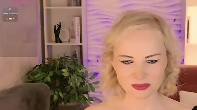 Snapshot of Sandra_Kind chatting on May 27, 2026, 5:37 am Sandra Kind online show from May 27, 2026, 5:37 am