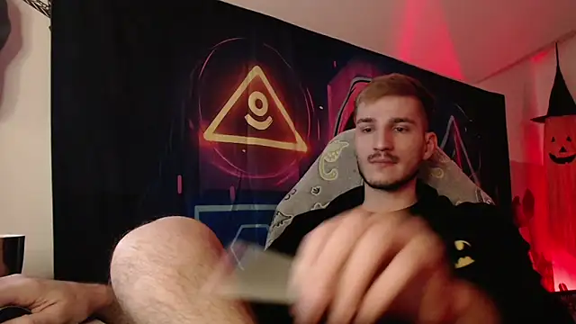 Snapshot of yoyoboy988 chatting on November 18, 2025, 6:23 pm yoyoboy988 online show from November 18, 2025, 6:23 pm