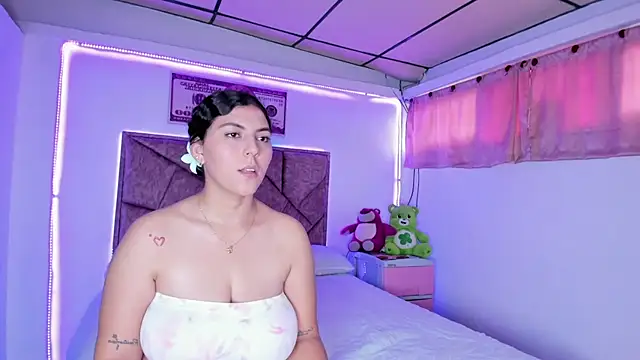 Cristal Smith20 online show from October 18, 2025, 2:51 pm