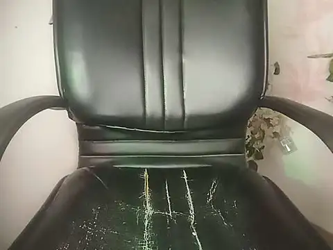 Snapshot of GOLDEN-BEAUTY chatting on March 22, 2025, 3:41 am GOLDEN-BEAUTY online show from March 22, 2025, 3:41 am