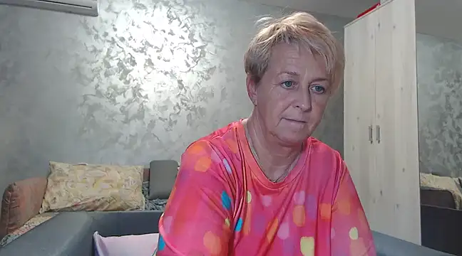 RosesandLillies online show from February 2, 2025, 5:48 pm