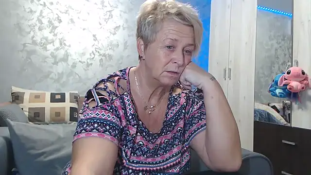 RosesandLillies online show from November 13, 2025, 6:29 pm