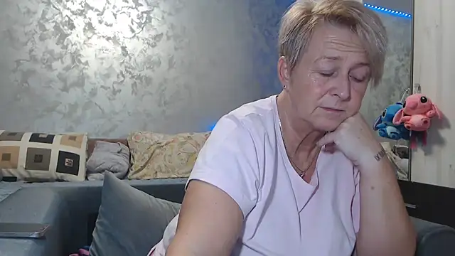 RosesandLillies online show from February 10, 2026, 5:28 pm