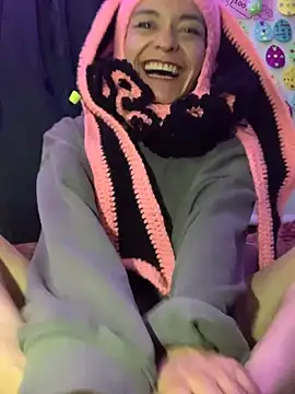 NatashaRex online show from April 3, 2026, 9:07 am